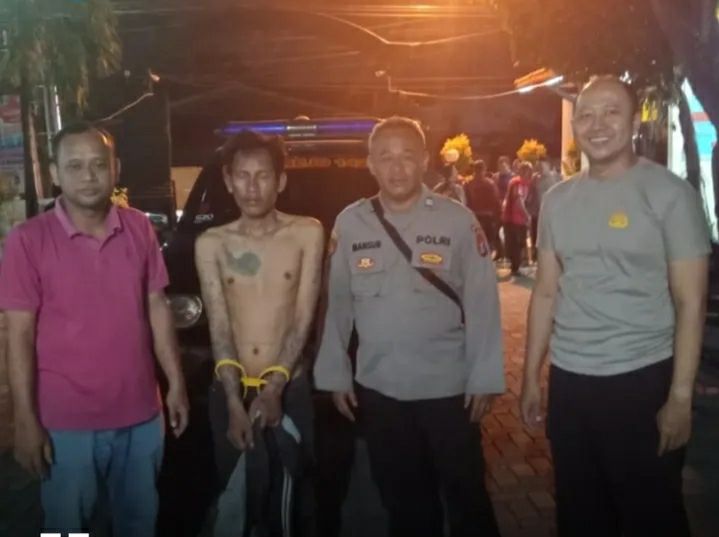 NASIB APES MALING MOTOR DI GRESIK, KABUR KENA MACET, LARI KENA GANG BUNTU AKHIRNYA DITANGKAP WARGA